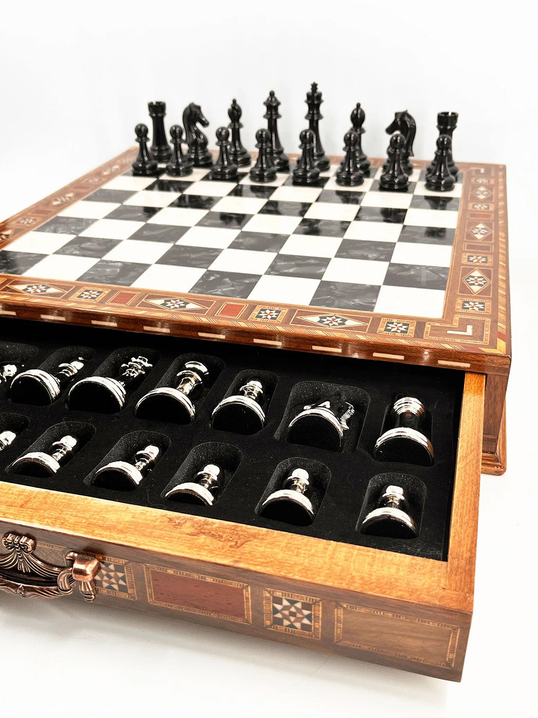 Luxury Black and White Walnut Chess Set