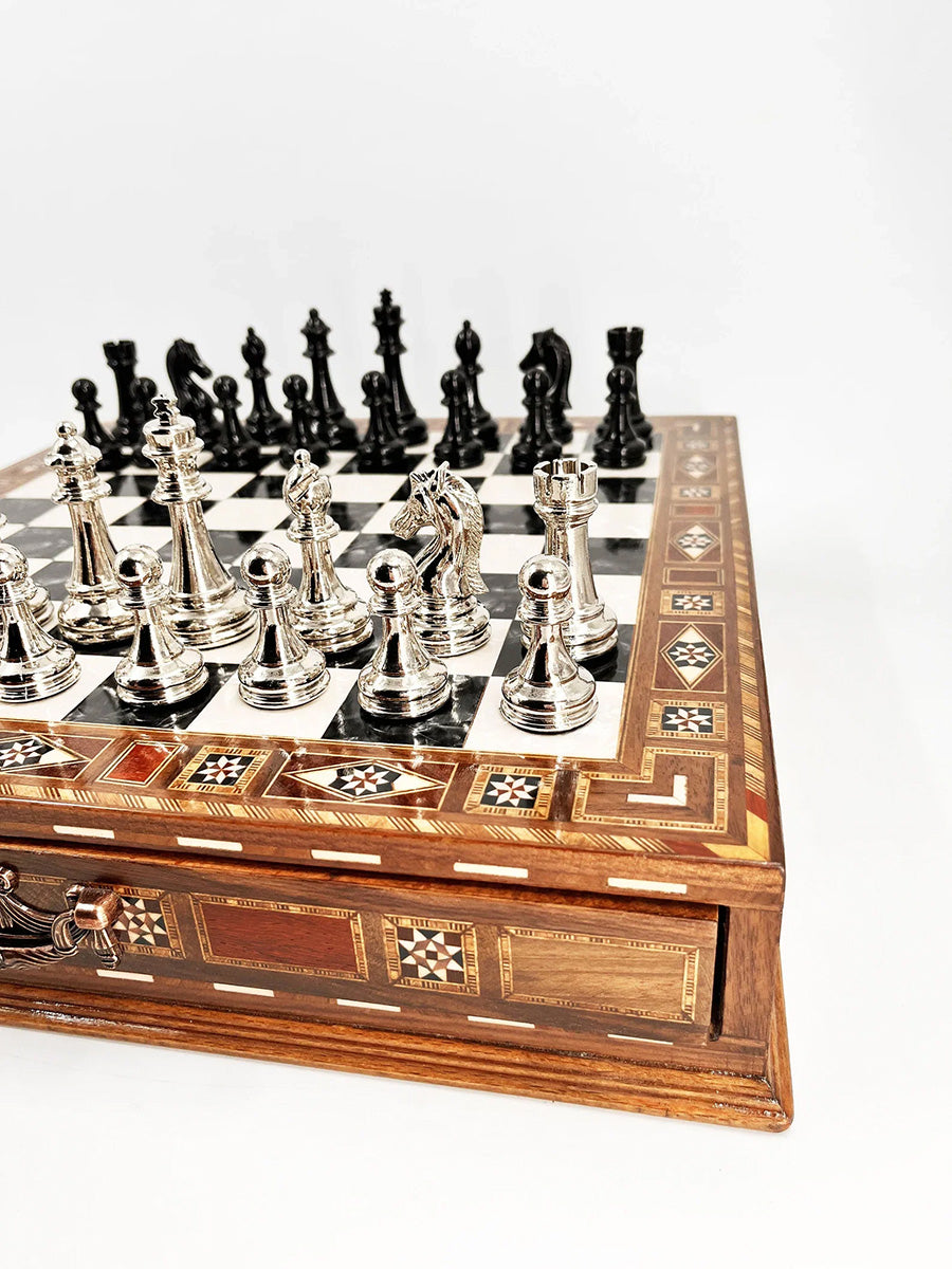 Luxury Black and White Walnut Chess Set