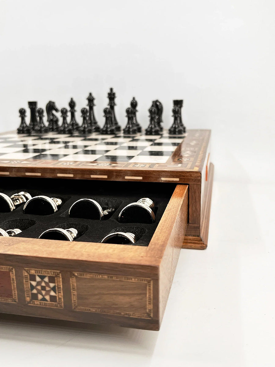 Luxury Black and White Walnut Chess Set