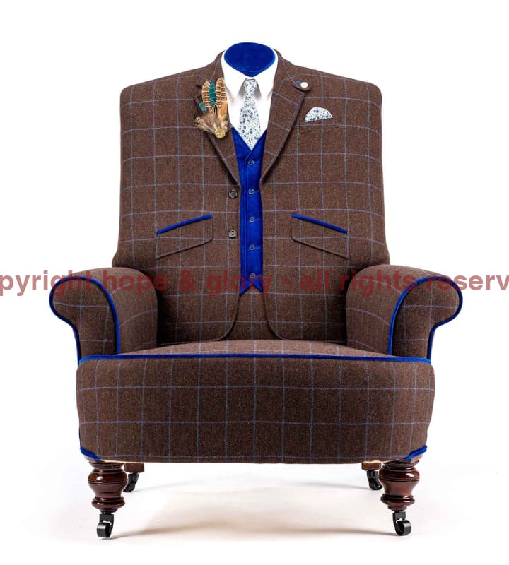 THE ‘LONDON DANDY’ ARM CHAIR