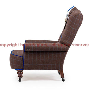 THE ‘LONDON DANDY’ ARM CHAIR