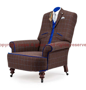 THE ‘LONDON DANDY’ ARM CHAIR